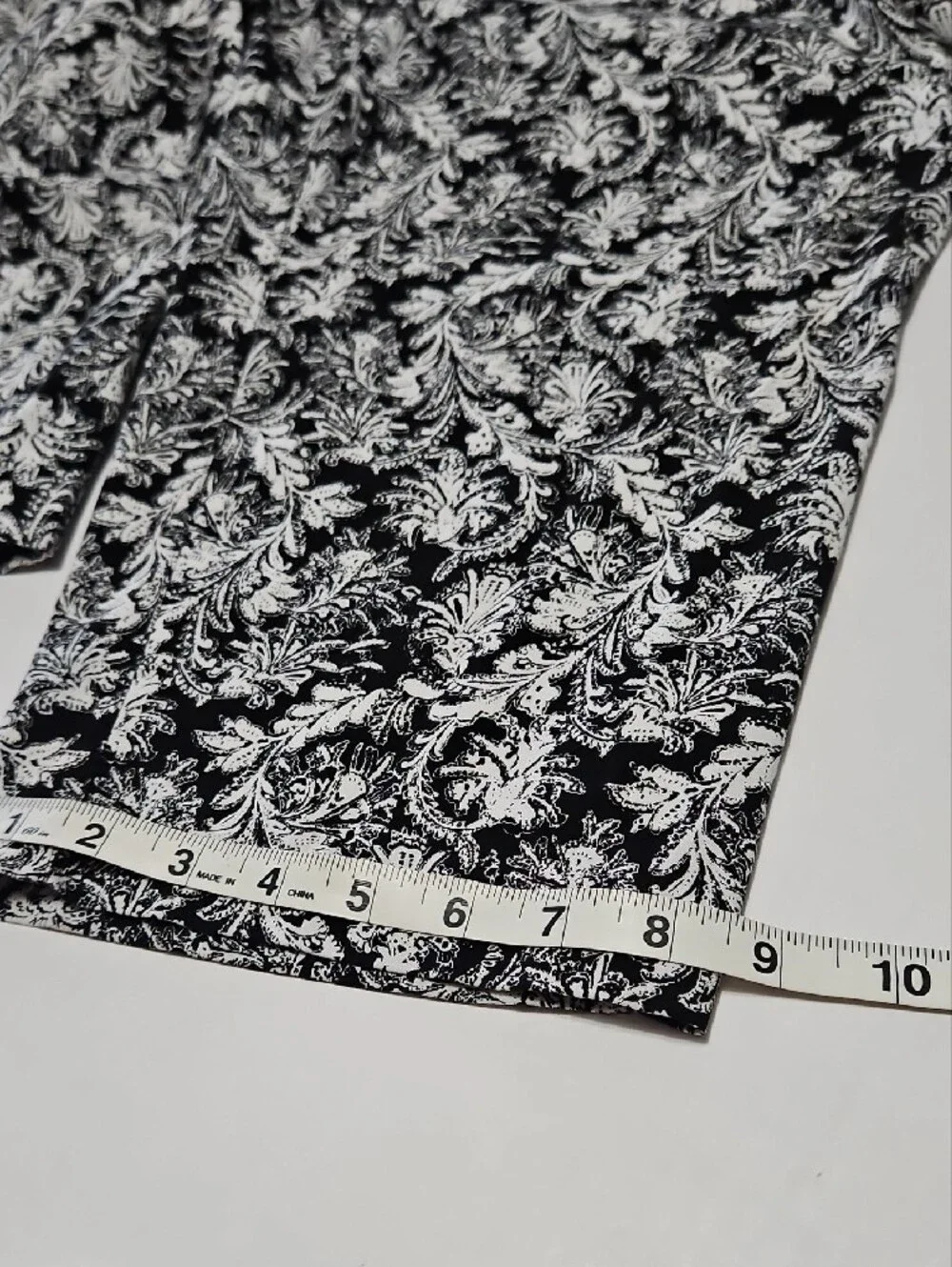 Kim Rogers Curvy Black and White Floral Print Capris Size 18W